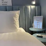 Living 4* 地拉那