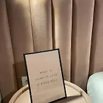 酒店 Living 地拉那
