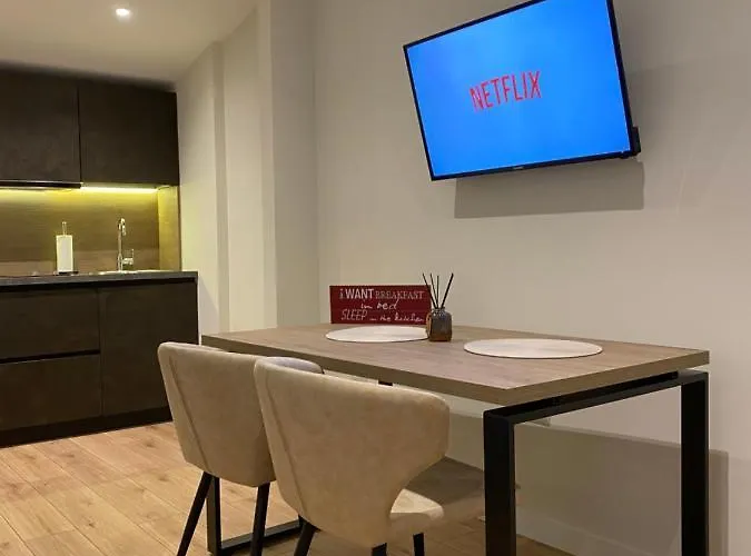 Living 4* تيرانا